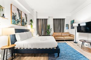 Postelja oz. postelje v sobi nastanitve Furnished Apartment in Downtown