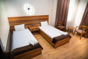 Postel nebo postele na pokoji v ubytování Consul Hotel