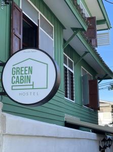 Green Cabin Hostel的证书、奖牌、标识或其他文件