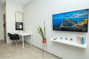 TV a/nebo společenská místnost v ubytování Studio 27 Sanur