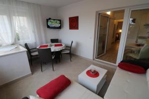 TV/trung tâm giải trí tại Apartmani Bilokapić