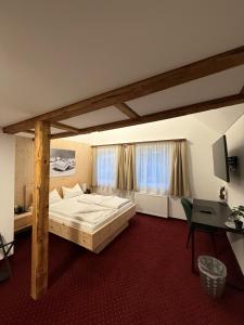 Postel nebo postele na pokoji v ubytování Hotel Pension Löwen in Sulz