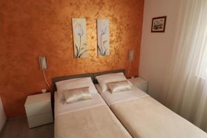 Giường trong phòng chung tại Apartmani Bilokapić +74 ảnh