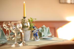 a table with a candle and wine glasses on it at Glocke Weingut und Hotel in Rothenburg ob der Tauber