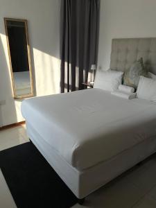 Ein Bett oder Betten in einem Zimmer der Unterkunft Grey Net