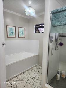 Koupelna v ubytování Shearers Quarters