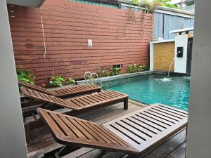 Bazén v ubytování My Hotel Phuket nebo v jeho okolí