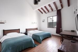 En eller flere senge i et værelse på Castle peak yard Inn Guilin-Free one-way pick-up service for high-speed rail