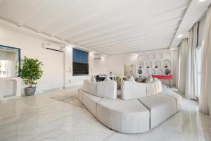 a white living room with a white couch at Dreams Gate Villa Resthouse 4 in Umm Şalāl ‘Alī