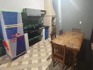 a dining room with a table and a fish tank at Casa no Condomínio CenterVille in Bertioga