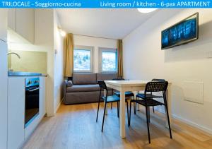Dapur atau dapur kecil di Apartment Tonale