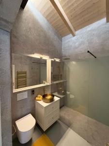 Et badeværelse på Apartmány Petr Horní Mísečky - Špindlerův Mlýn + 25 billeder