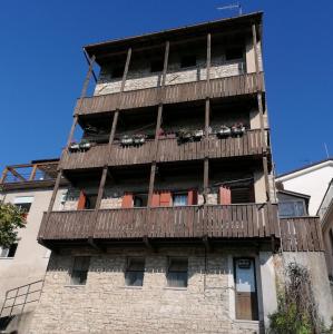 Foto dalla galleria di Romantica terrazza sul lago a Revine Lago Altre 21 foto