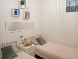 Postel nebo postele na pokoji v ubytování La Casa De Mi Madre - 2 bed flat in the heart of Torrevieja + 37 fotografií