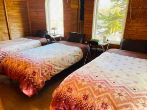 Postel nebo postele na pokoji v ubytování 民泊JOYFUL天然温泉付きログハウス