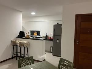 Dapur atau dapur kecil di Apartamento na Praia do Baixio, Condomínio Fechado Pé na Areia