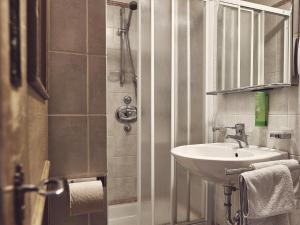 Koupelna v ubytování B&B Mia Majon + 35 fotografií