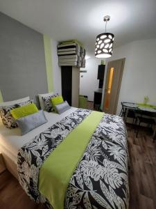 Ένα ή περισσότερα κρεβάτια σε δωμάτιο στο Apartmány Freesia