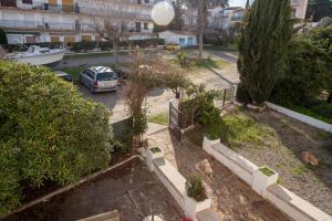 an aerial view of a parking lot with a car at Estudio Bianca in L'Escala
