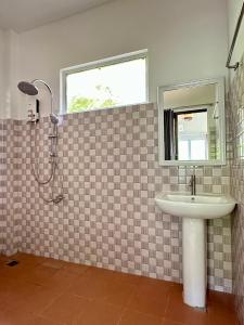 Ένα μπάνιο στο SriThanu relaxing house 2