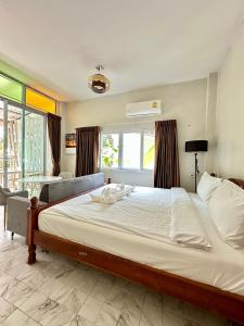 Ένα ή περισσότερα κρεβάτια σε δωμάτιο στο SriThanu relaxing house 2