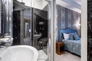 Koupelna v ubytování Navona Queen Rooftop + 103 fotografií