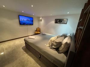 Ένα ή περισσότερα κρεβάτια σε δωμάτιο στο Luxurious Chalet in Verbier