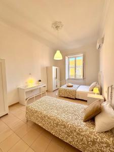 Posteľ alebo postele v izbe v ubytovaní Galasso Apartments