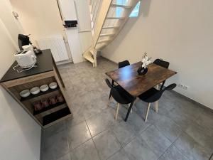 a dining room with a wooden table and chairs at Gîte Le Central - Port & Plage in Fécamp