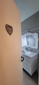 Ένα ή περισσότερα κρεβάτια σε δωμάτιο στο Chambres Esprit Campagne