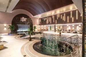Bazén v ubytování Crow Wood Hotel & Spa Resort nebo v jeho okolí