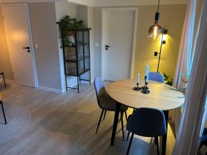 a dining room with a table with two candles on it at Traumhafte Ferienwohnung zwischen Ostsee und Hansestadt in Stockelsdorf