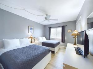 Postel nebo postele na pokoji v ubytování Sandcastles 2br2ba Cocoa Beach Ocean Views! + 32 fotografií