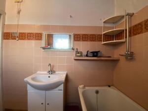 Ένα μπάνιο στο Gomunice DOM na Wesołei +11 φωτογραφίες