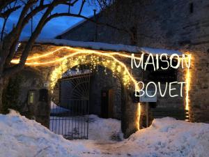 a sign that reads mason bowl in the snow at Maison Bovet Mont Blanc in La Salle