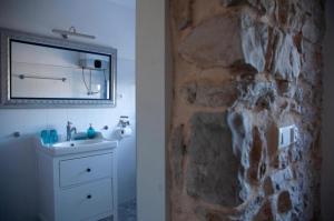 Ένα μπάνιο στο Apartment Rubus - Stivan, Cres - 900 m to Merascica beach