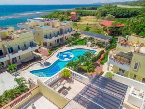 Bazén v ubytování Las Palmas Beach villa 0230 nebo v jeho okolí
