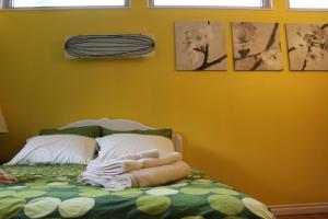 Uma cama ou camas num quarto em Hilltops