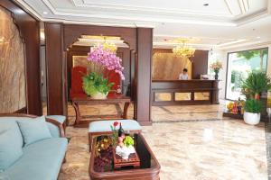 Posezení v ubytování Royal Hotel Trâu Quỳ