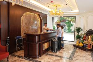 Hosté ubytování Royal Hotel Trâu Quỳ