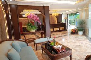 Posezení v ubytování Royal Hotel Trâu Quỳ