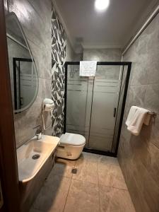 A bathroom at Istanbul Bakirkoy Rays Port Hotel City Center