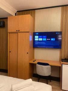 A bed or beds in a room at Istanbul Bakirkoy Rays Port Hotel City Center