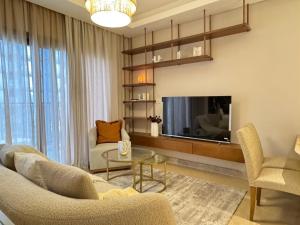 TV a/nebo společenská místnost v ubytování Mynt Stay zed west Residence 2 bedroom E1E293