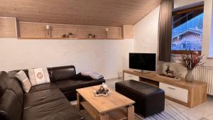TV a/nebo společenská místnost v ubytování Ferienwohnung Angerwies in Vils - Tirol + 18 fotografií