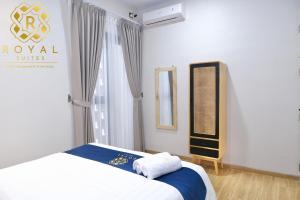 a hotel room with a bed and a window at Royal House 4BR close to Grand Batam Mall in Nagoya