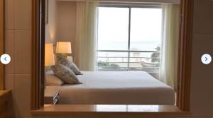 Postel nebo postele na pokoji v ubytování Departamento Hippocampus Resort & Spa Con Cón + 7 fotografií