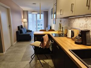 Кухня или мини-кухня в Harry’s Apartment/centrum/parking
