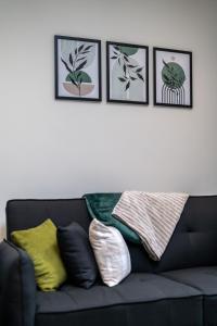 Et opholdsområde på Cosy Modern Flat Sleeps 3 Direct Links to Central London - Flat 2