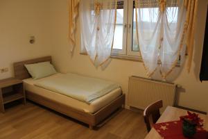 Postel nebo postele na pokoji v ubytování Hotel Garni Postkutsche